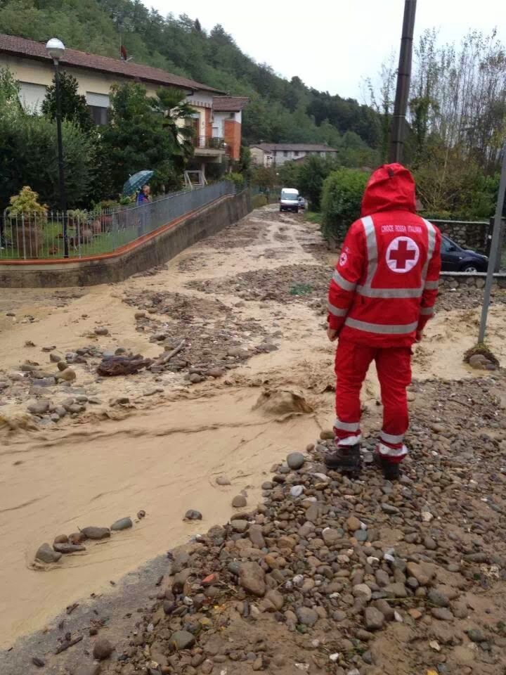 Intervento calamità Volontari alle prese con un disastro naturale